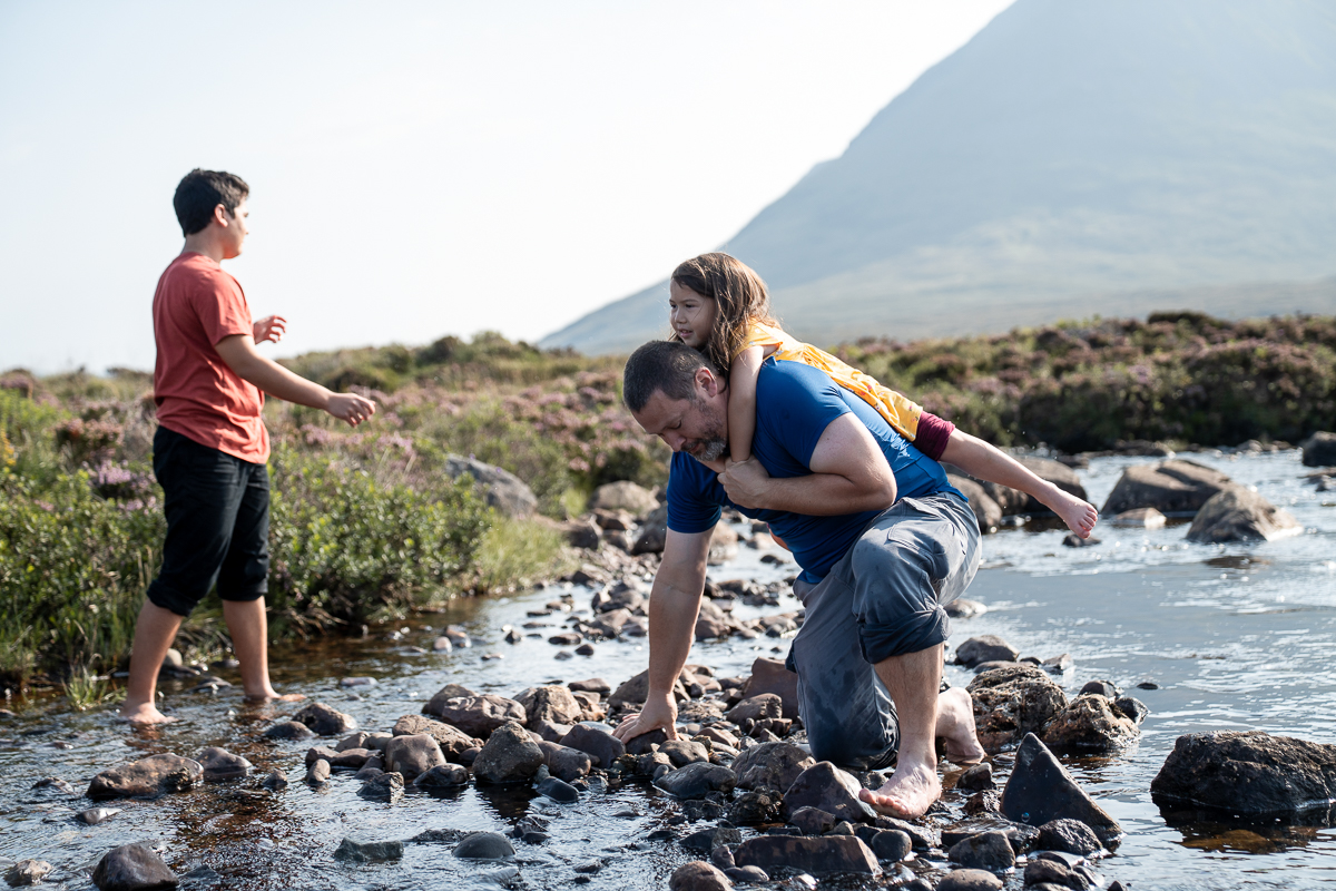 Relaxed family photoshoot in the Isle of Skye landscape